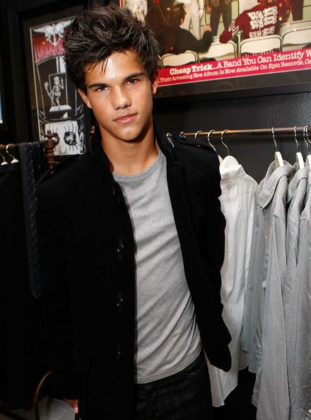 john_varvatos_shop_opening_fred_segal_man_h8phq_cqoeal.jpg